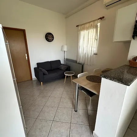 Piranesi With A Parking Space * פולה